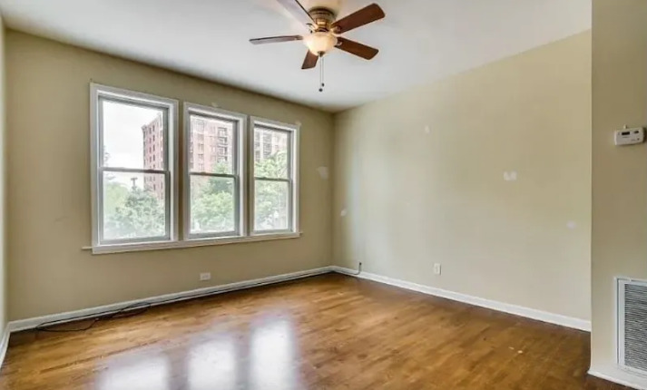 3240 N Clark Street Property Photo 9