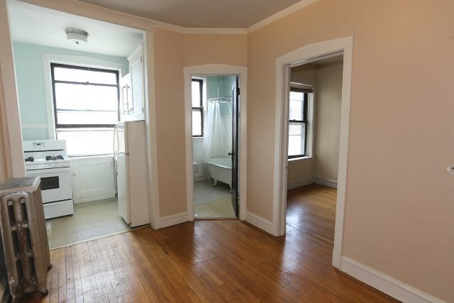 1923 W Winnemac Avenue 3 Property Photo 6