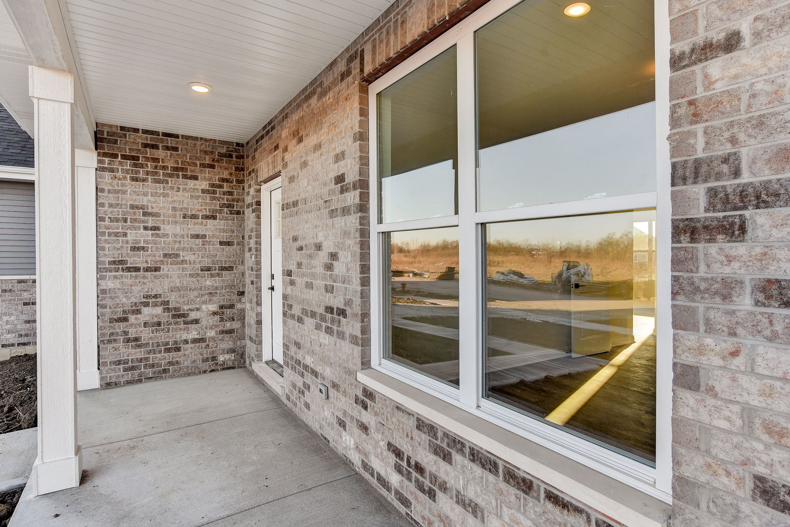 20813 Elwood Street Property Photo 4