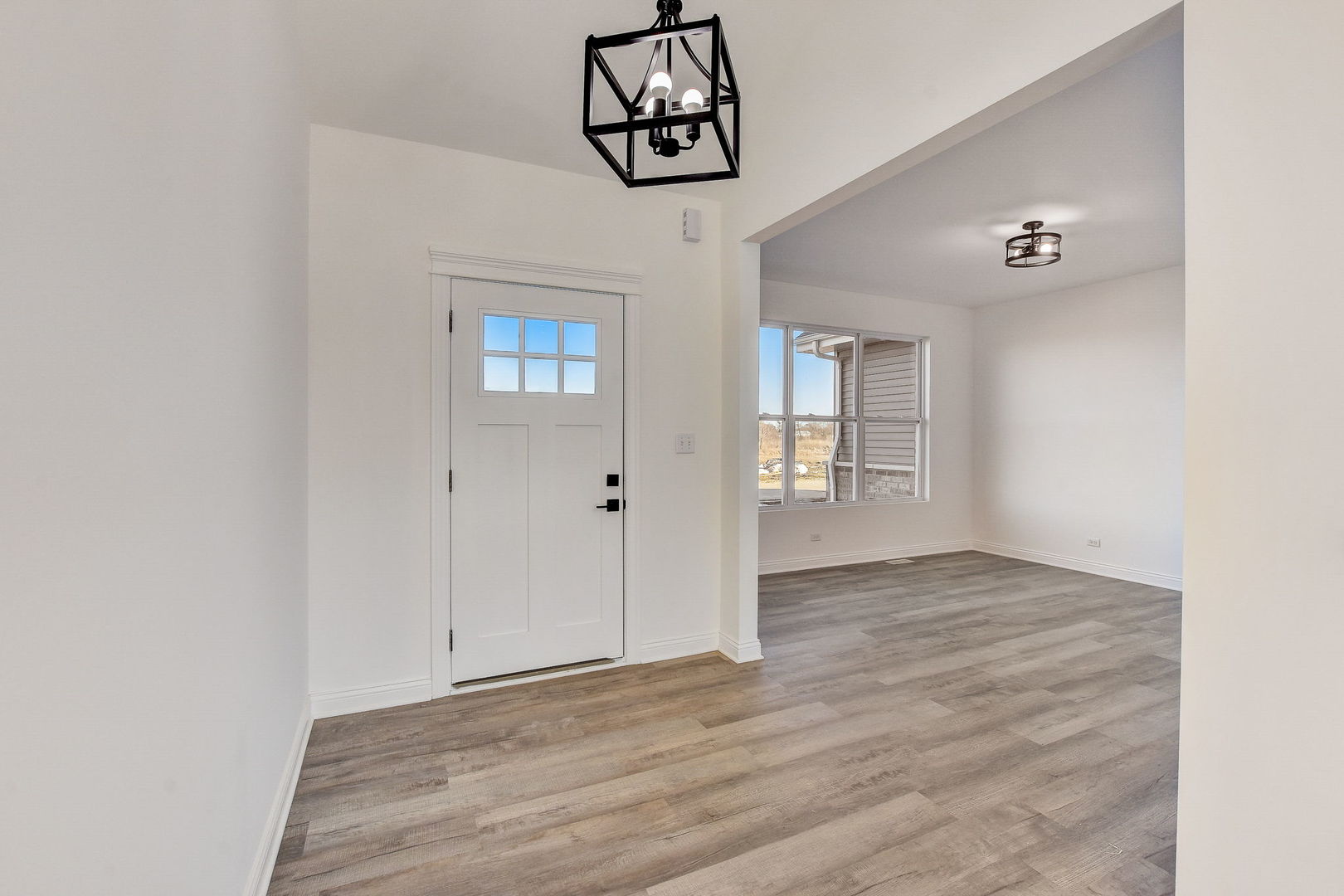 20813 Elwood Street Property Photo 5