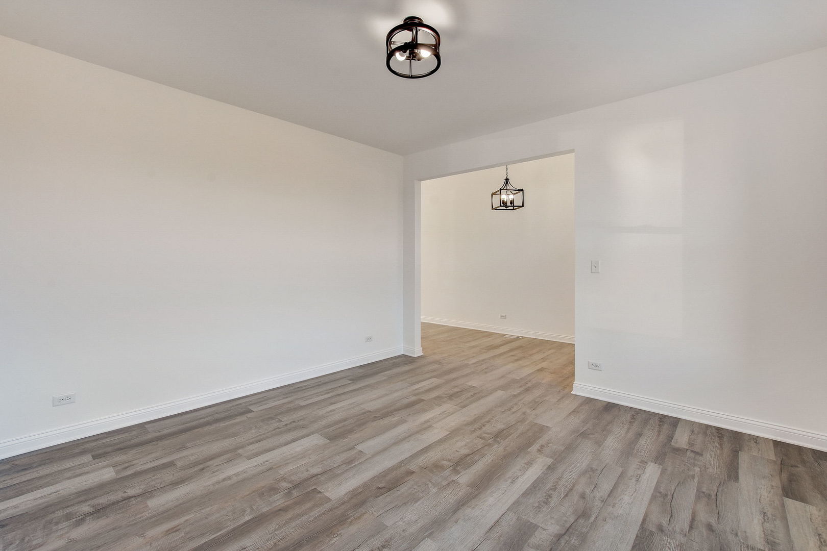 20813 Elwood Street Property Photo 7