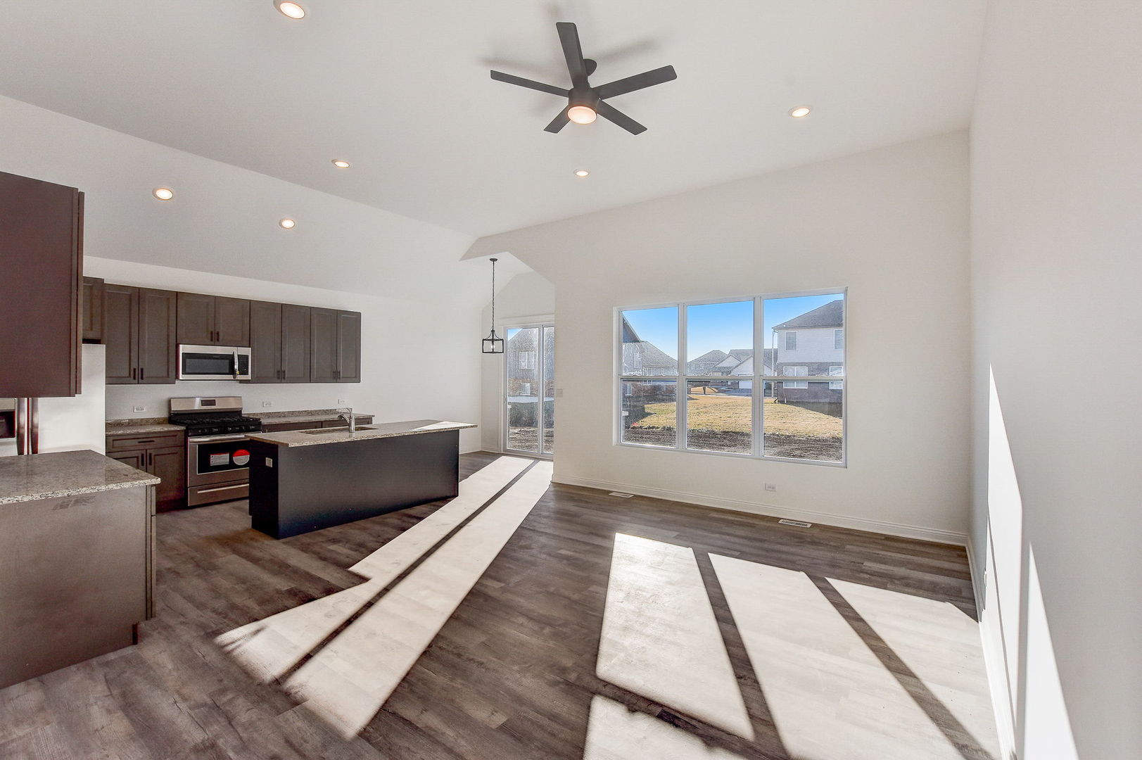 20813 Elwood Street Property Photo 12