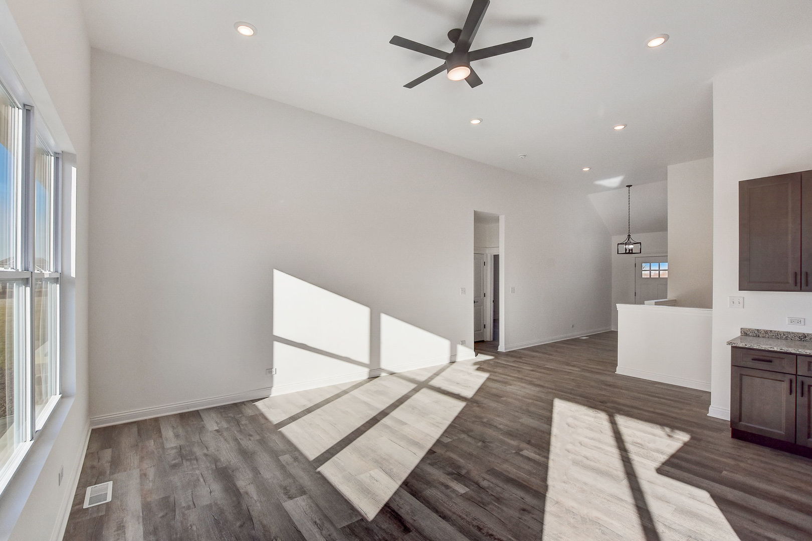20813 Elwood Street Property Photo 14