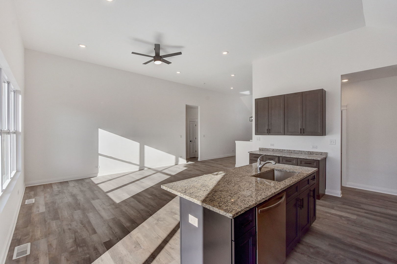 20813 Elwood Street Property Photo 15