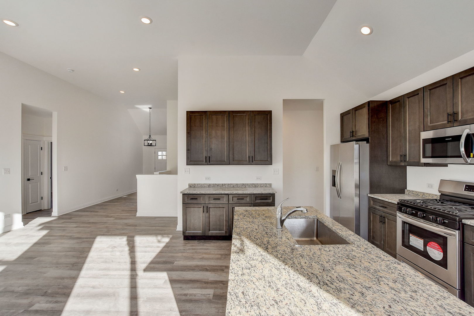 20813 Elwood Street Property Photo 23
