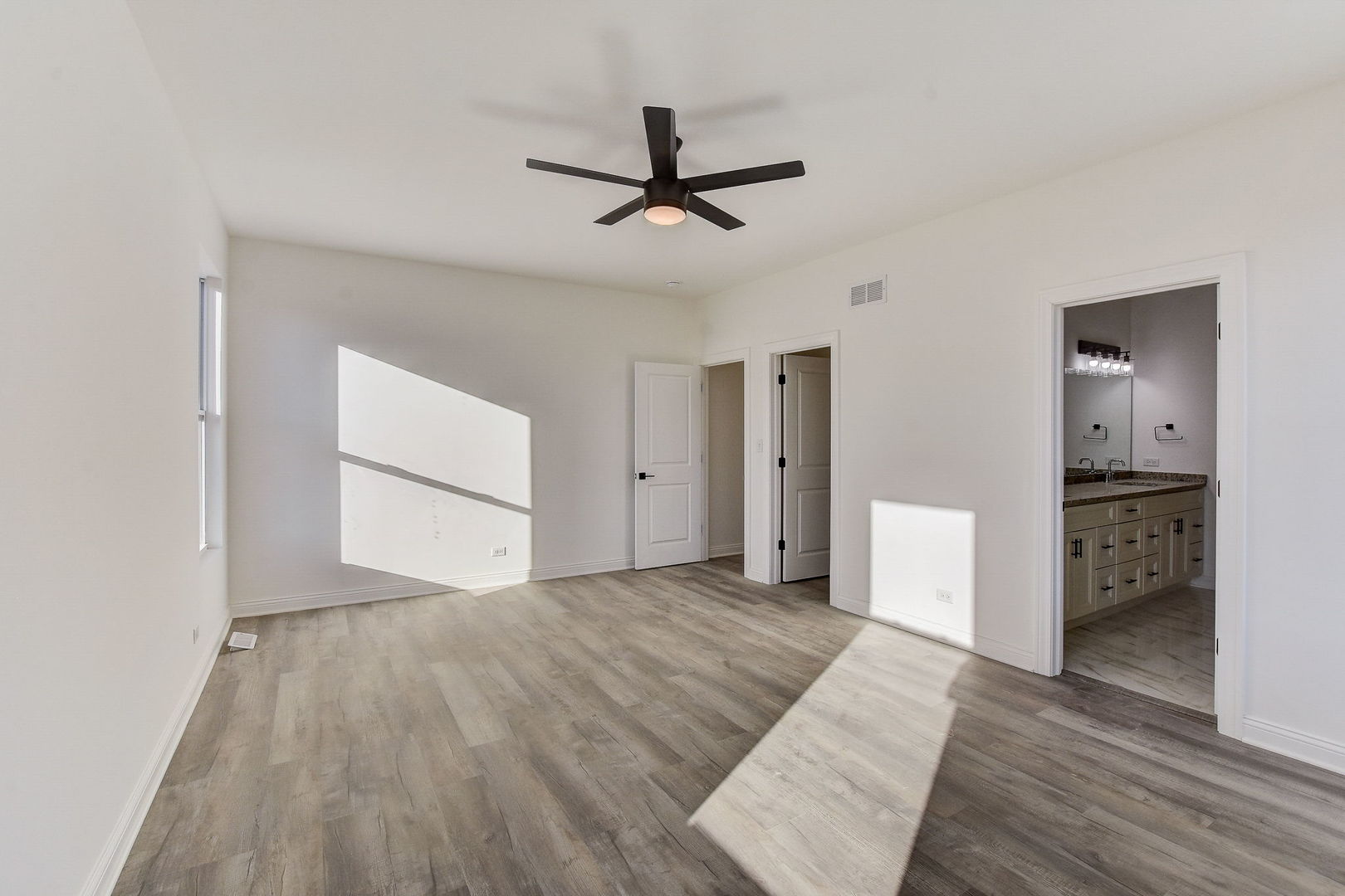 20813 Elwood Street Property Photo 33