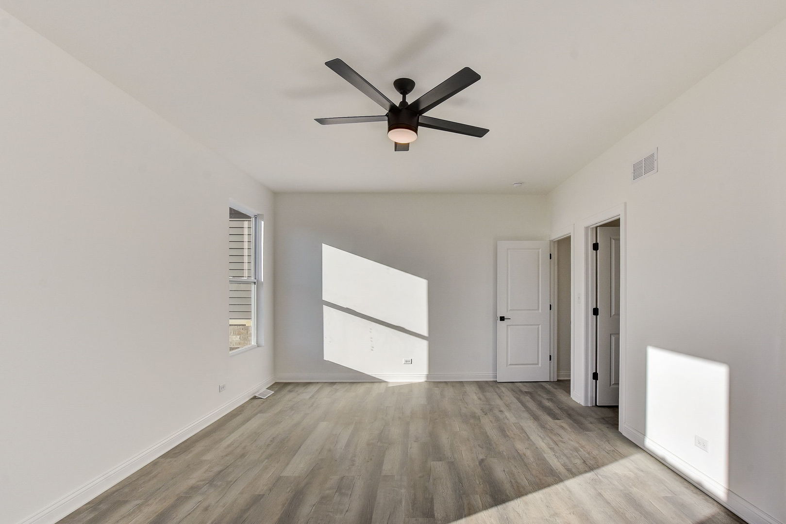 20813 Elwood Street Property Photo 34