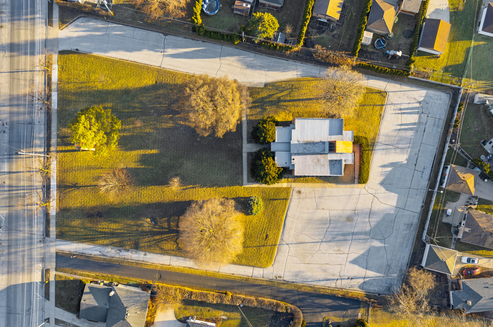 8450 N Shermer Road Property Photo 3
