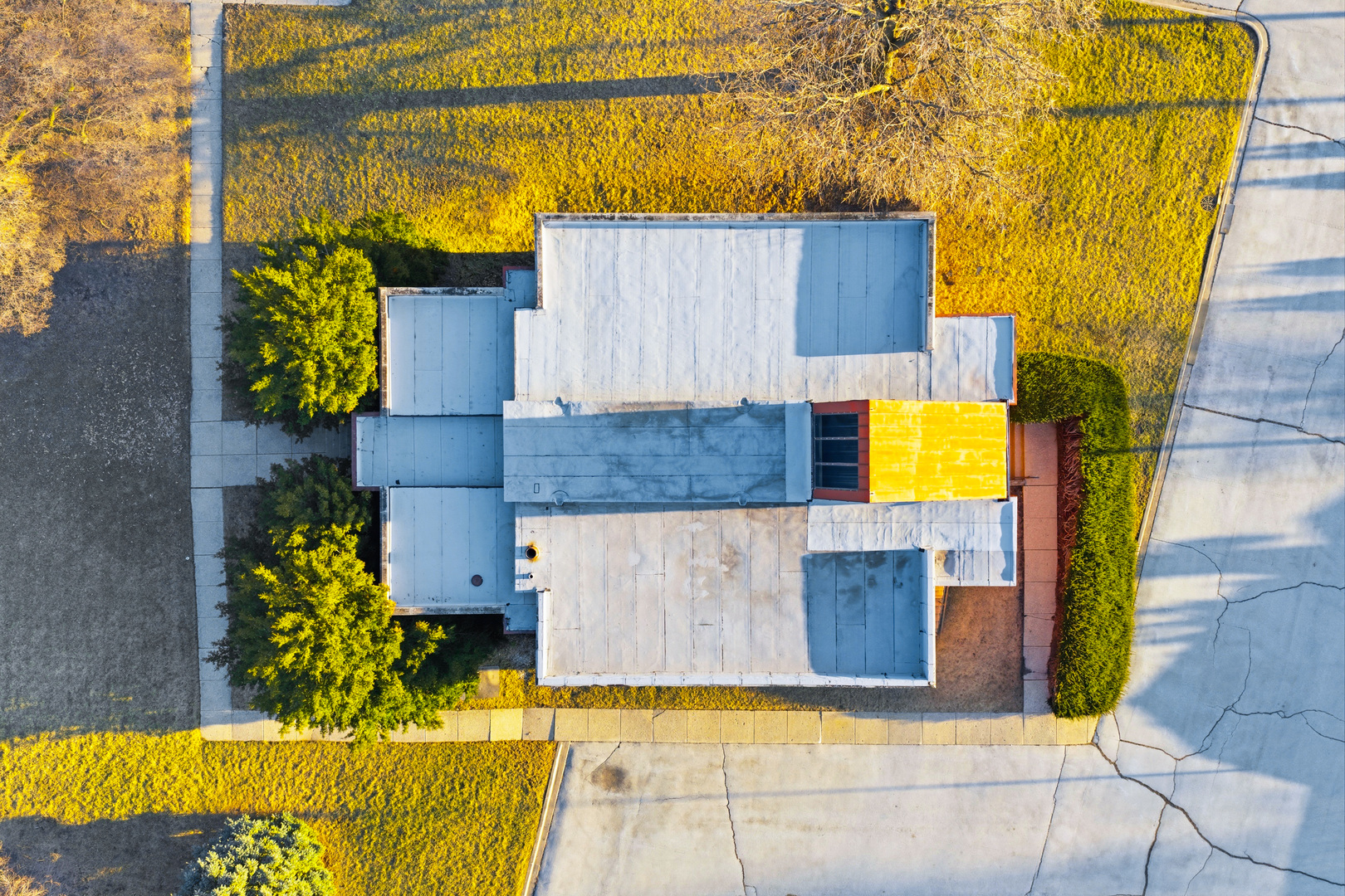 8450 N Shermer Road Property Photo 4