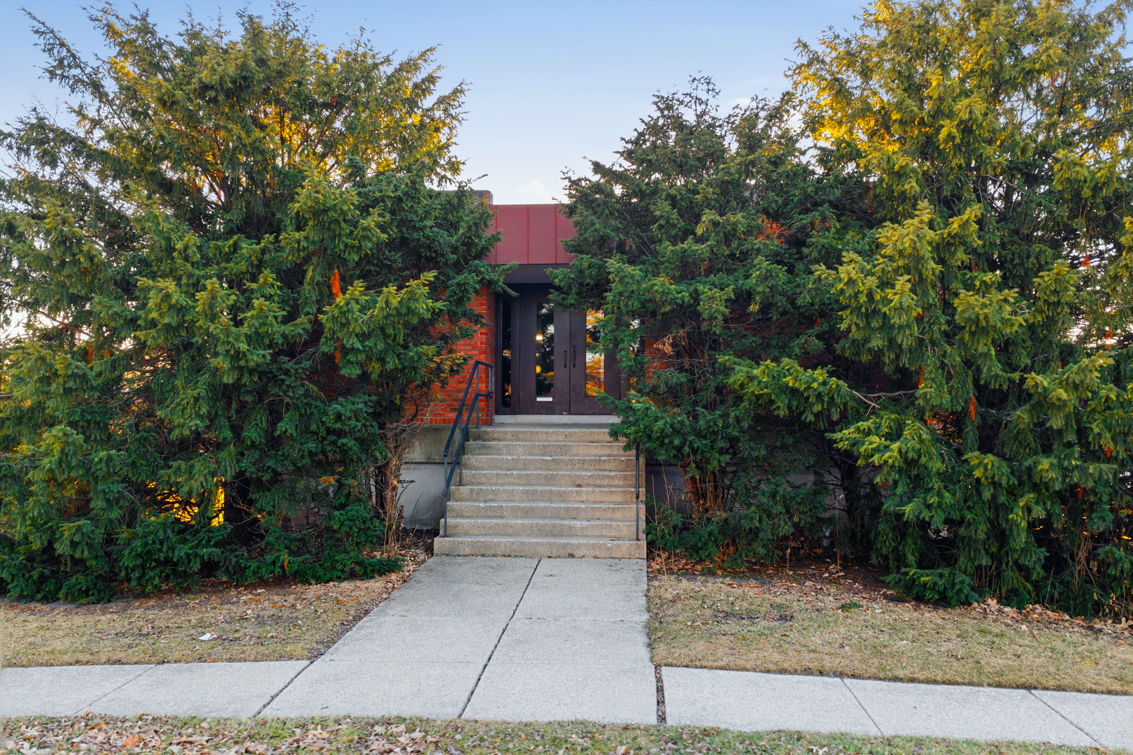 8450 N Shermer Road Property Photo 6