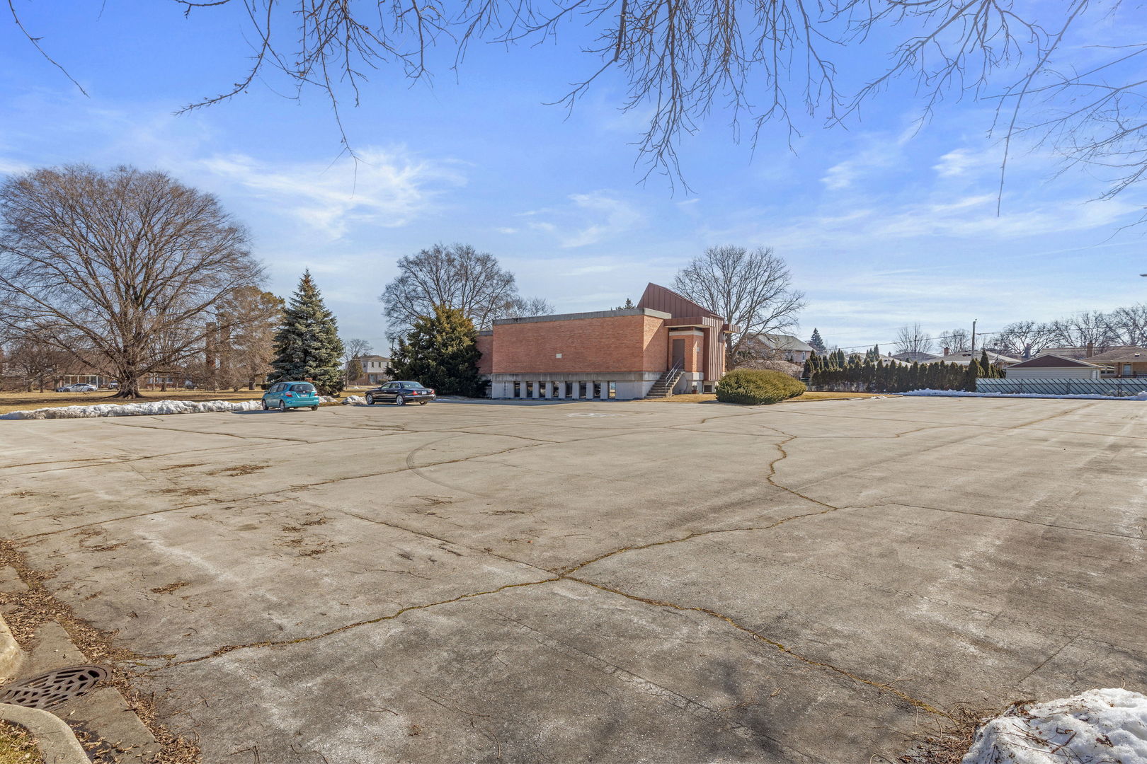 8450 N Shermer Road Property Photo 26