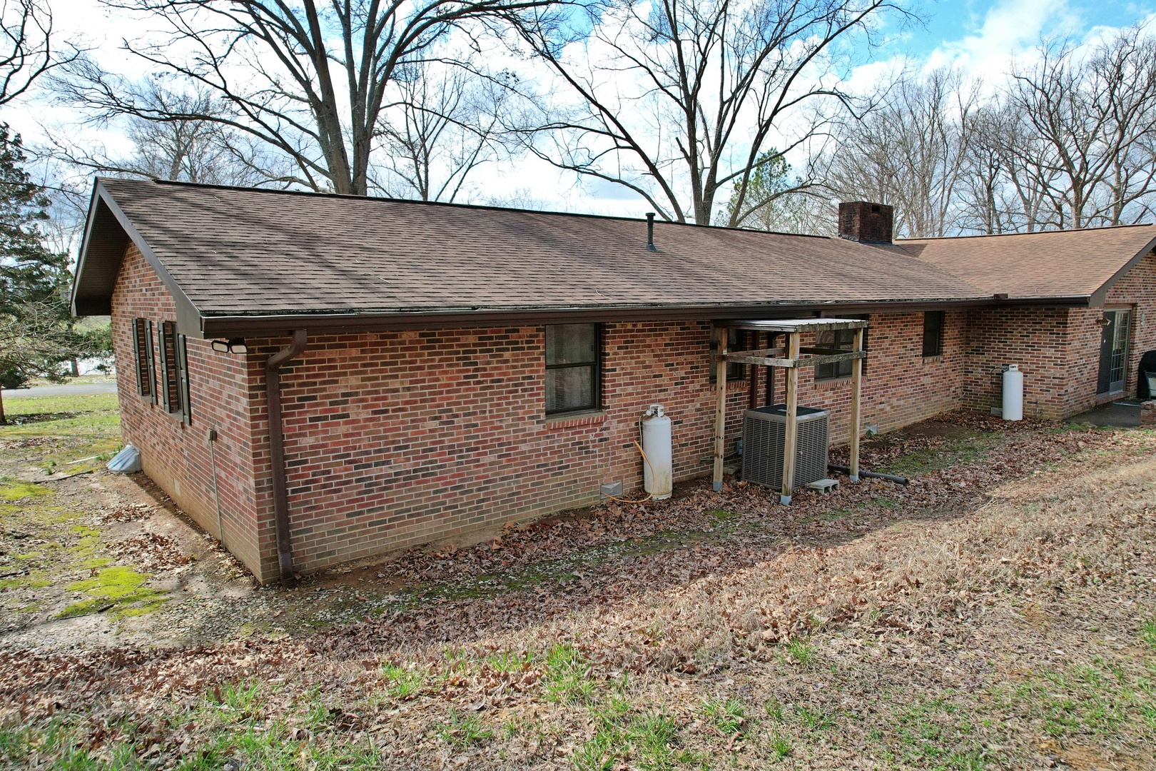 390 Hensley Hills Drive Property Photo 4