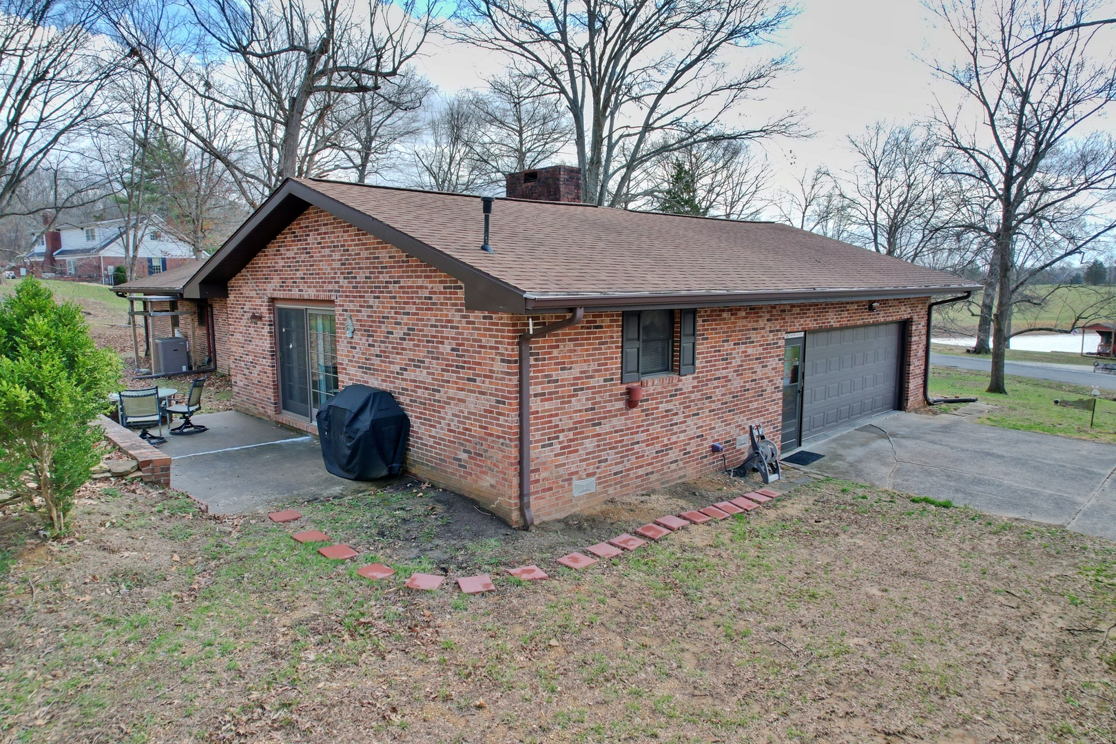 390 Hensley Hills Drive Property Photo 8