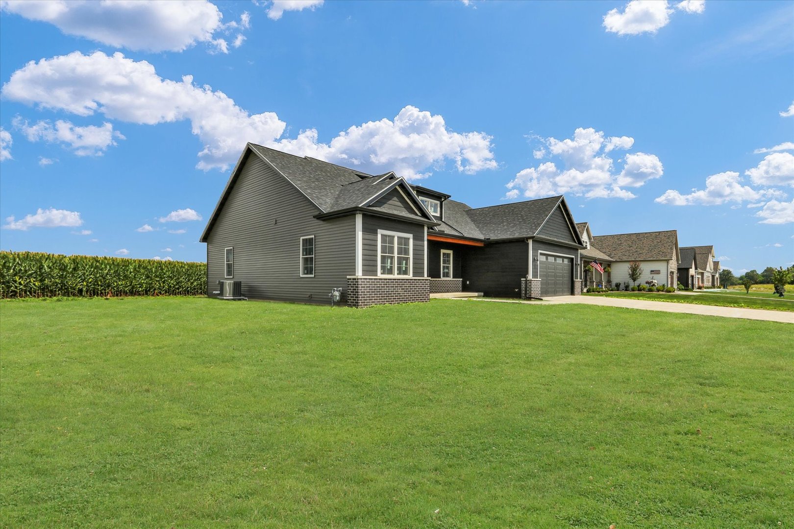 2834 Stone Creek Boulevard Property Photo 3