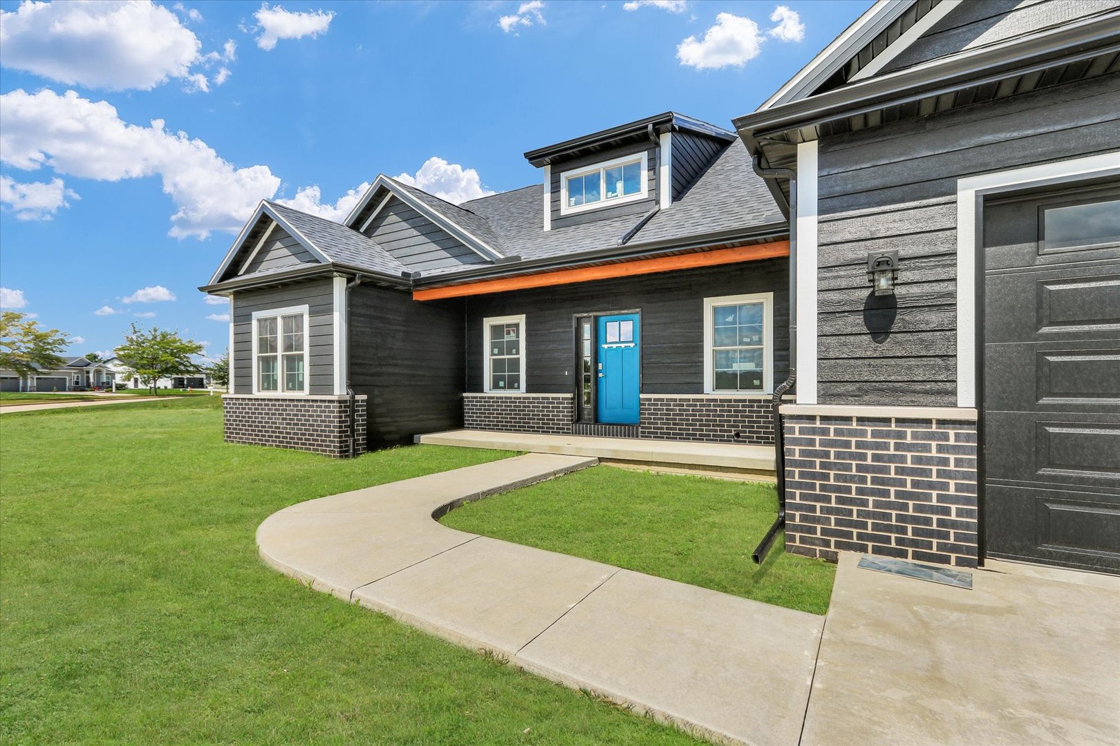 2834 Stone Creek Boulevard Property Photo 4
