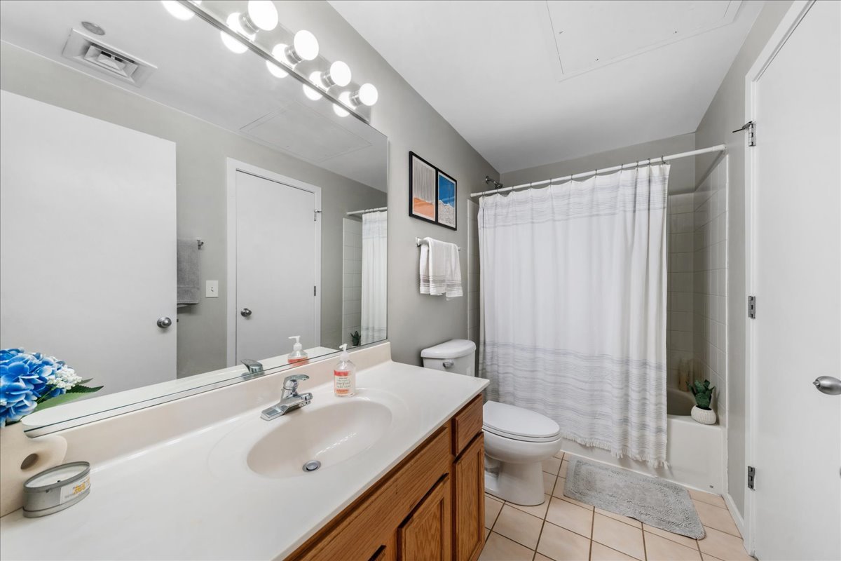 208 W Washington Street 2007 Property Photo 15