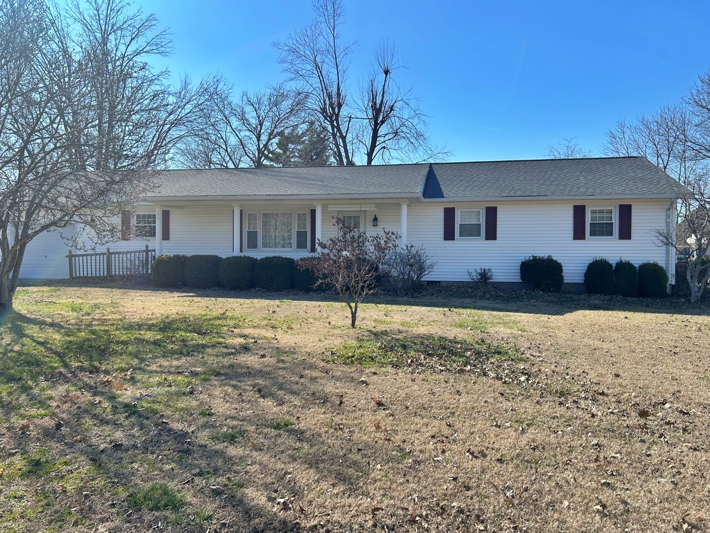 120 Southwest Drive Property Photo 1