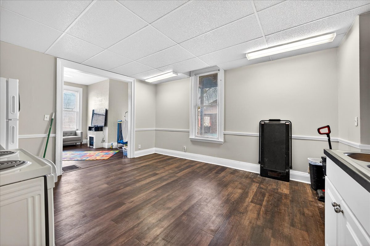 314 W Wood Street Property Photo 6