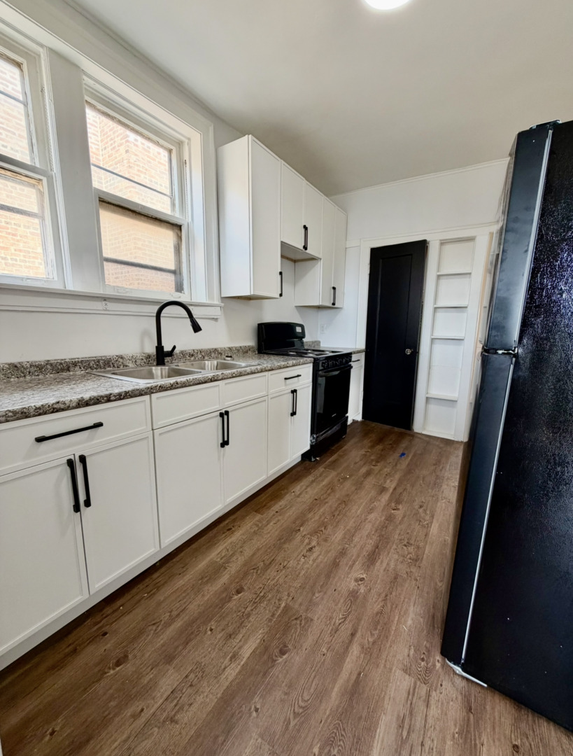 7712 S Jeffery Boulevard 3 Property Photo 14