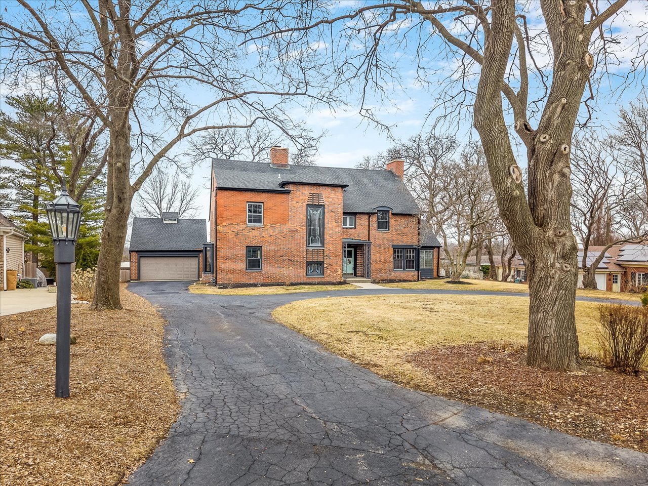 2014 Glenview Road Property Photo 1