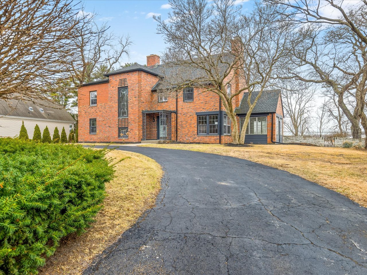 2014 Glenview Road Property Photo 3