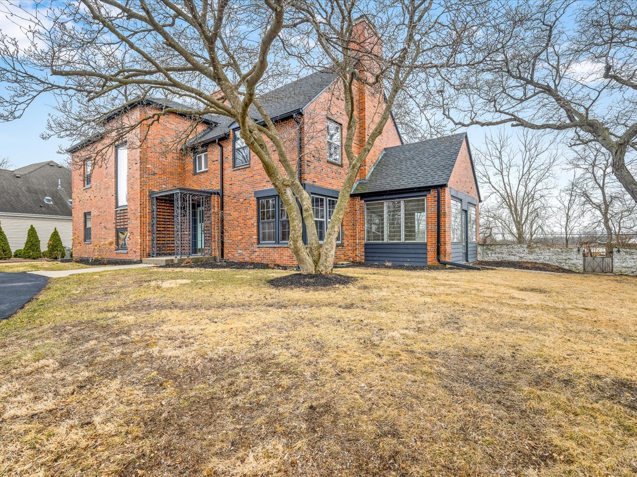 2014 Glenview Road Property Photo 4