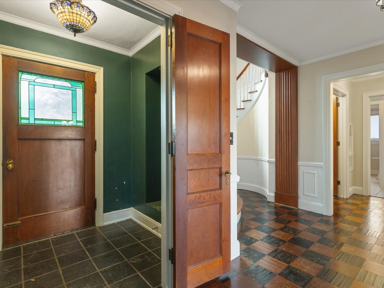 2014 Glenview Road Property Photo 11