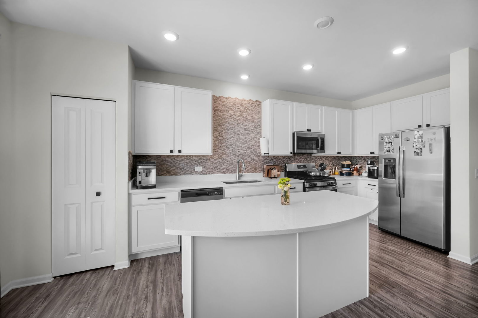 309 Lakeshore Drive Property Photo 8