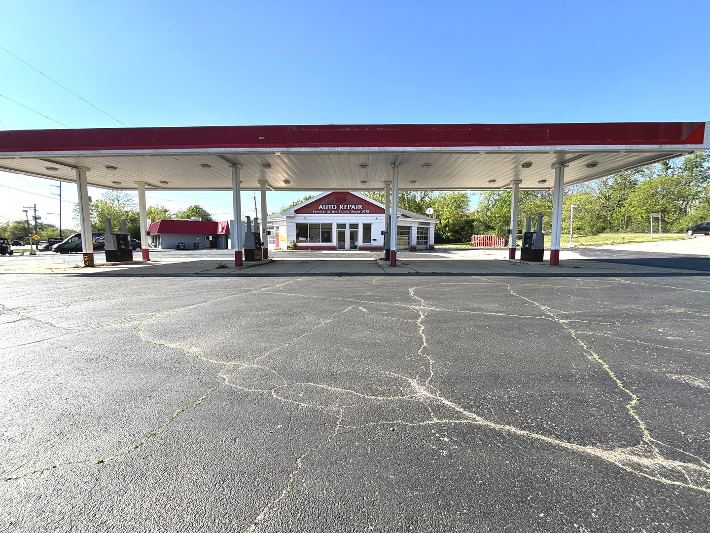 1205 S Northwest Highway Property Photo 2