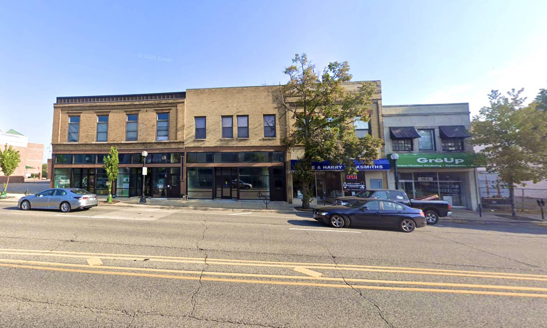112 E University Avenue Property Photo 1