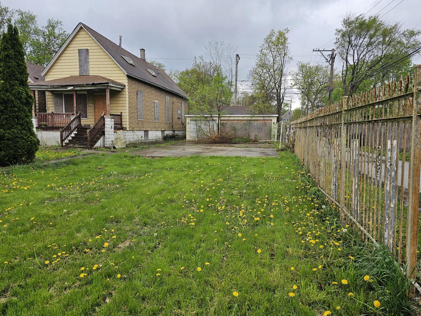11920 S Calumet Avenue Property Photo 3