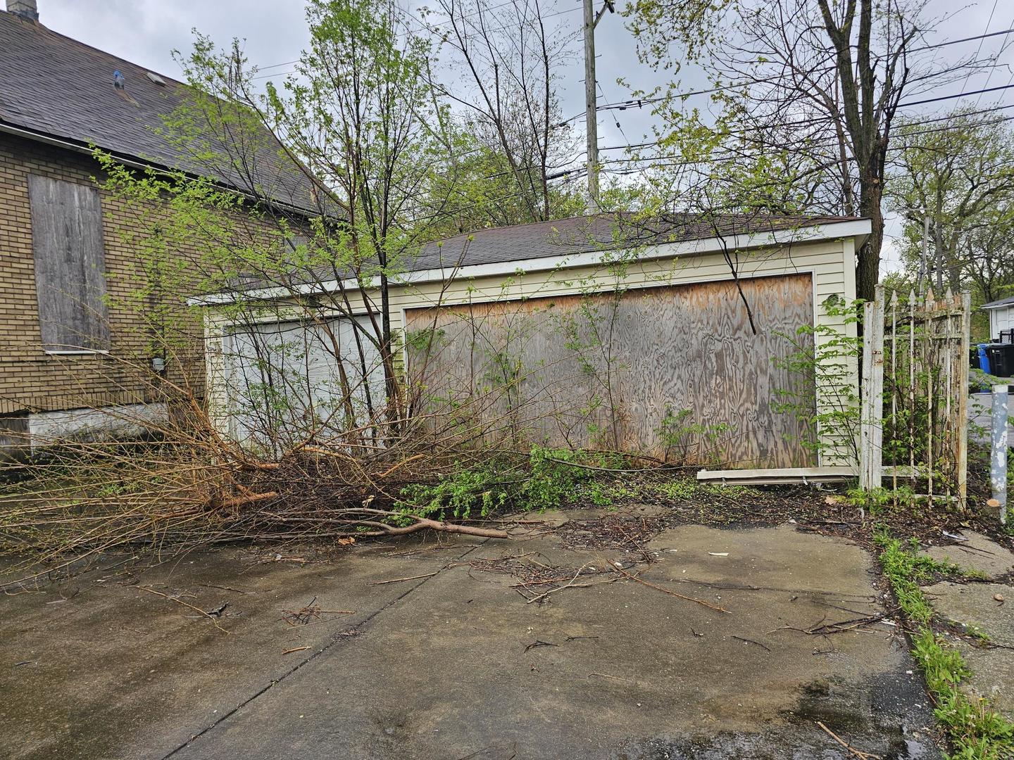 11920 S Calumet Avenue Property Photo 9