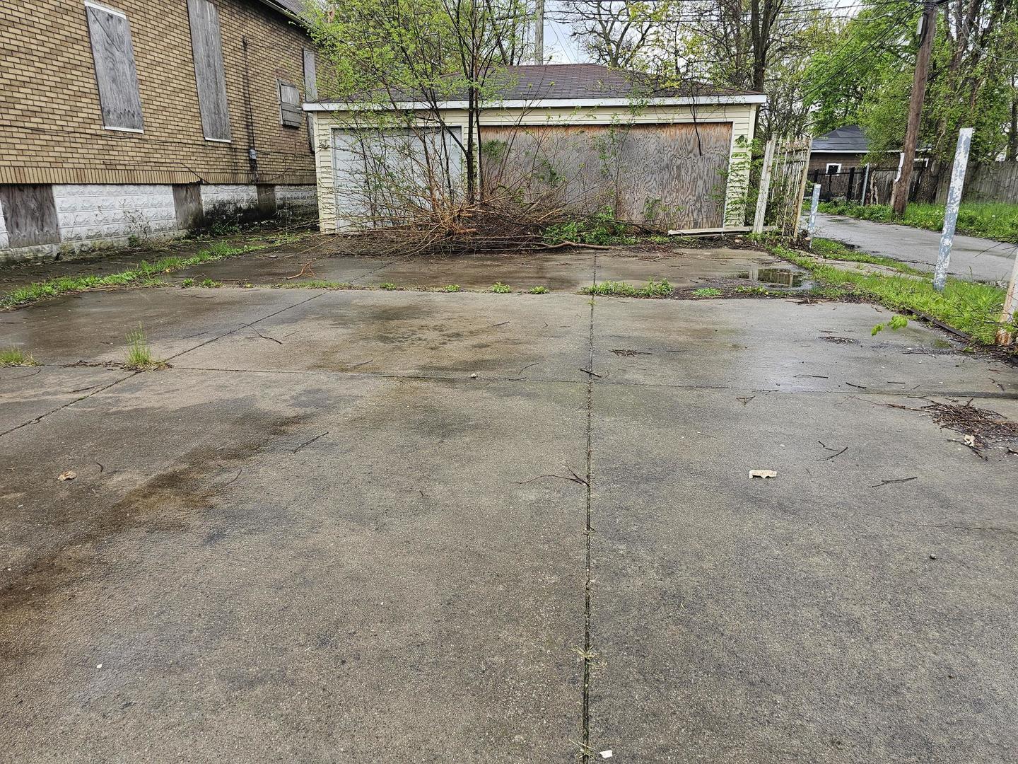 11920 S Calumet Avenue Property Photo 11