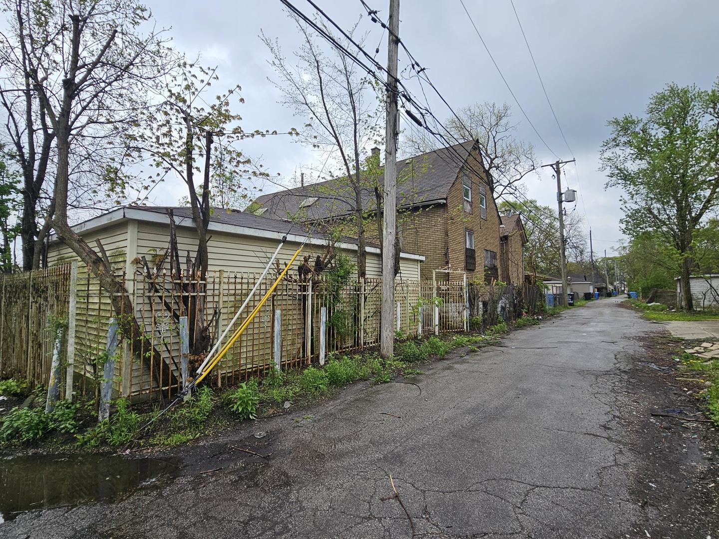 11920 S Calumet Avenue Property Photo 13