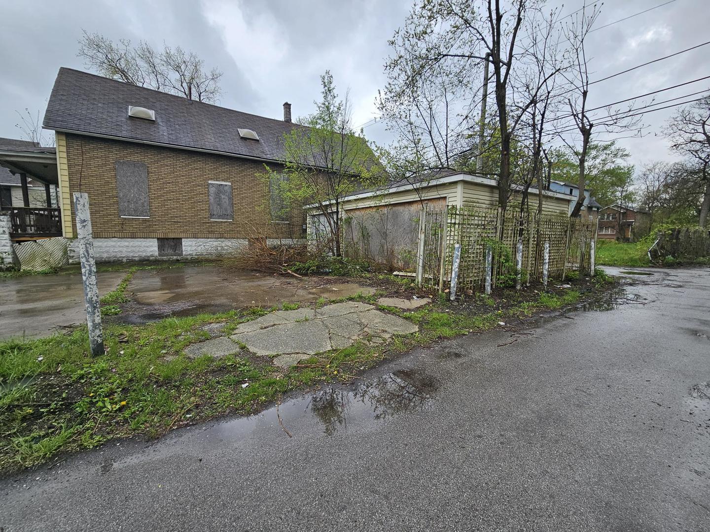11920 S Calumet Avenue Property Photo 15