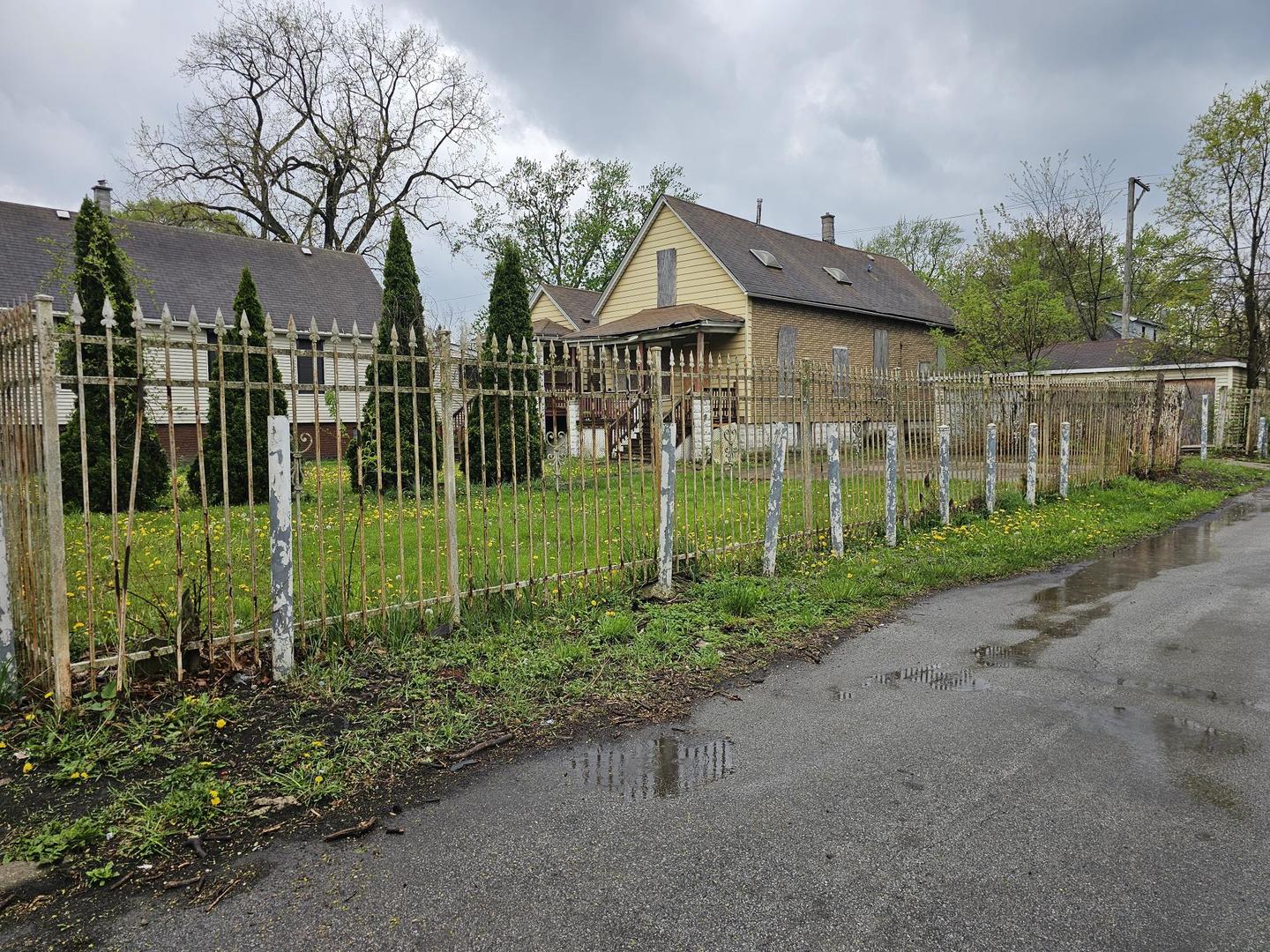 11920 S Calumet Avenue Property Photo 17