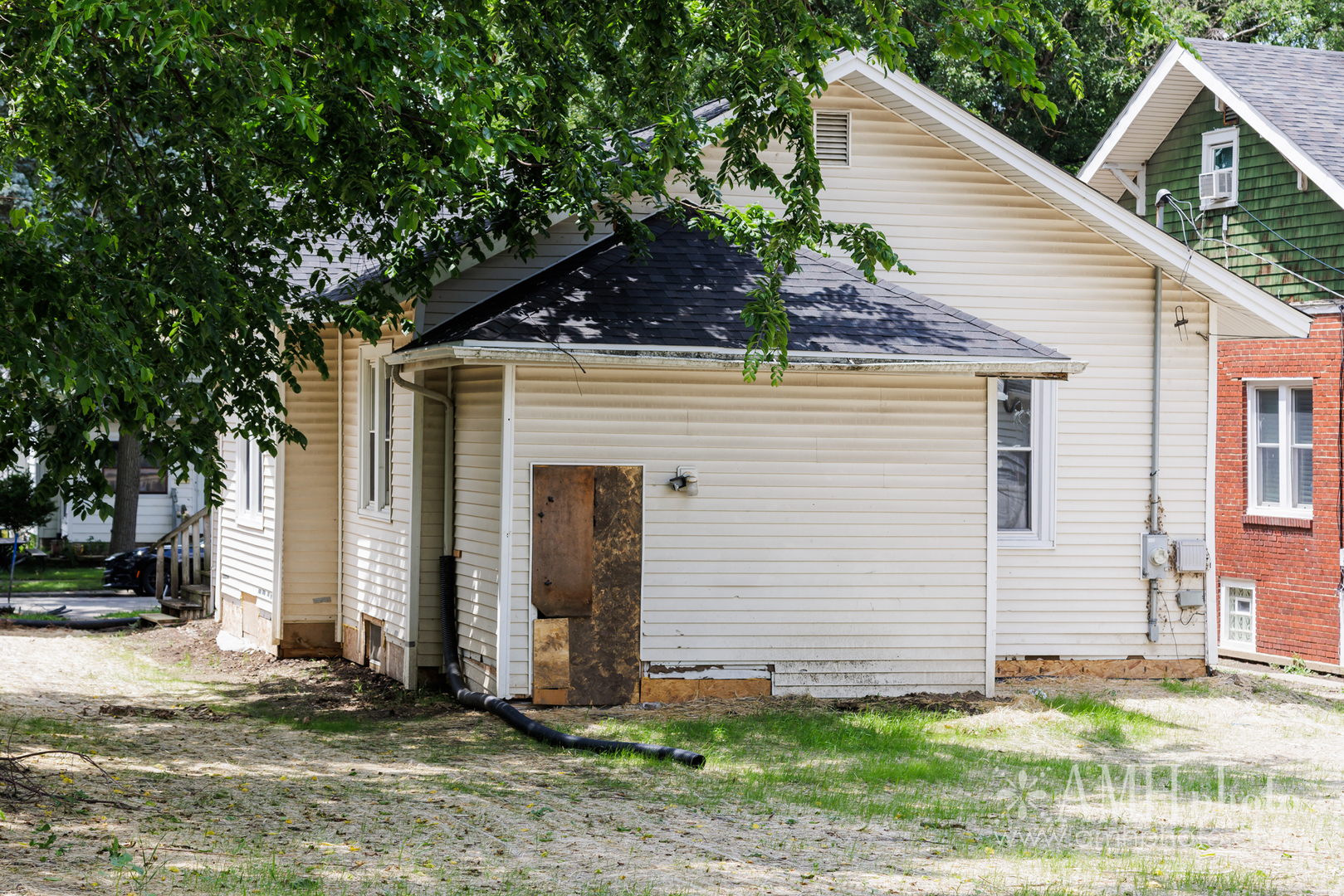 360 S Elm Avenue Property Photo 4