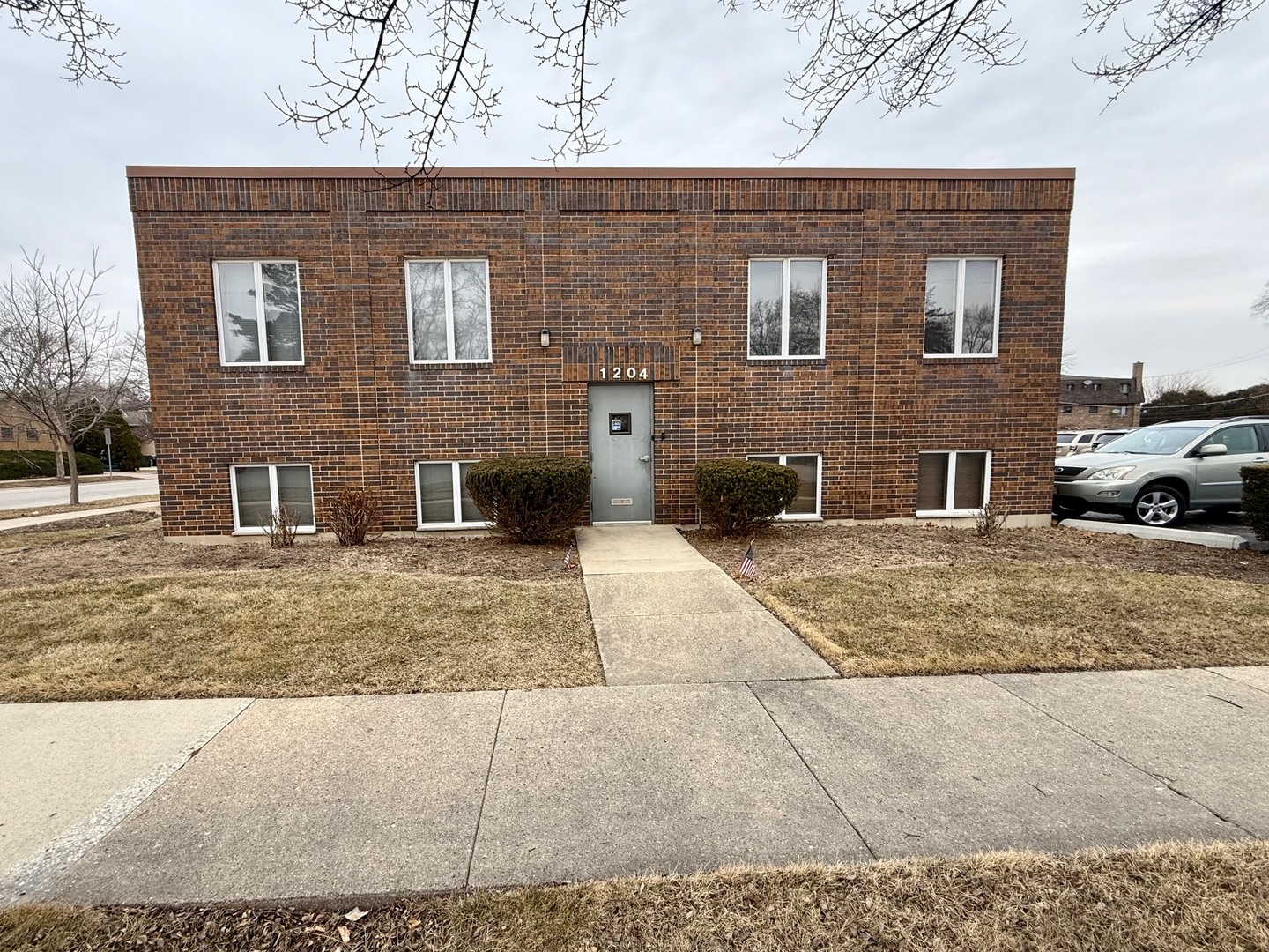 1204 E Central Road Property Photo 1