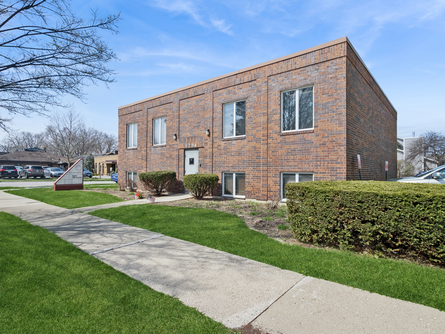 1204 E Central Road Property Photo 3