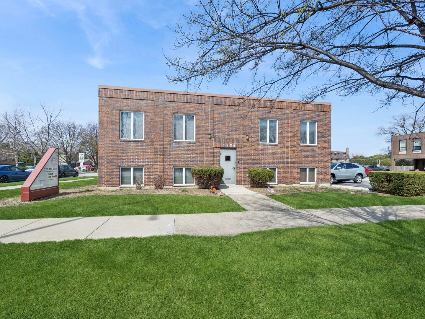 1204 E Central Road Property Photo 4