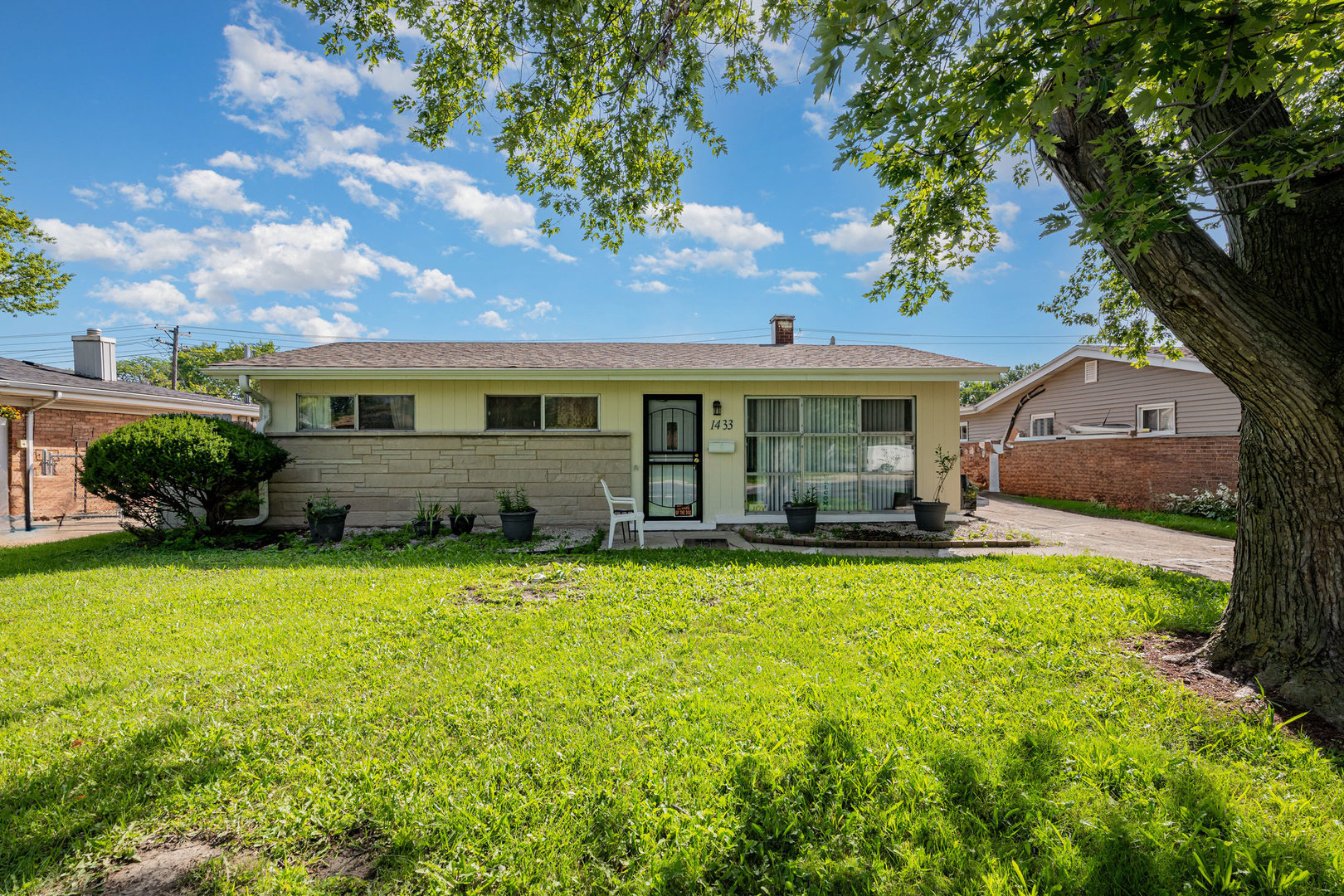 1433 Burnham Avenue Property Photo 1