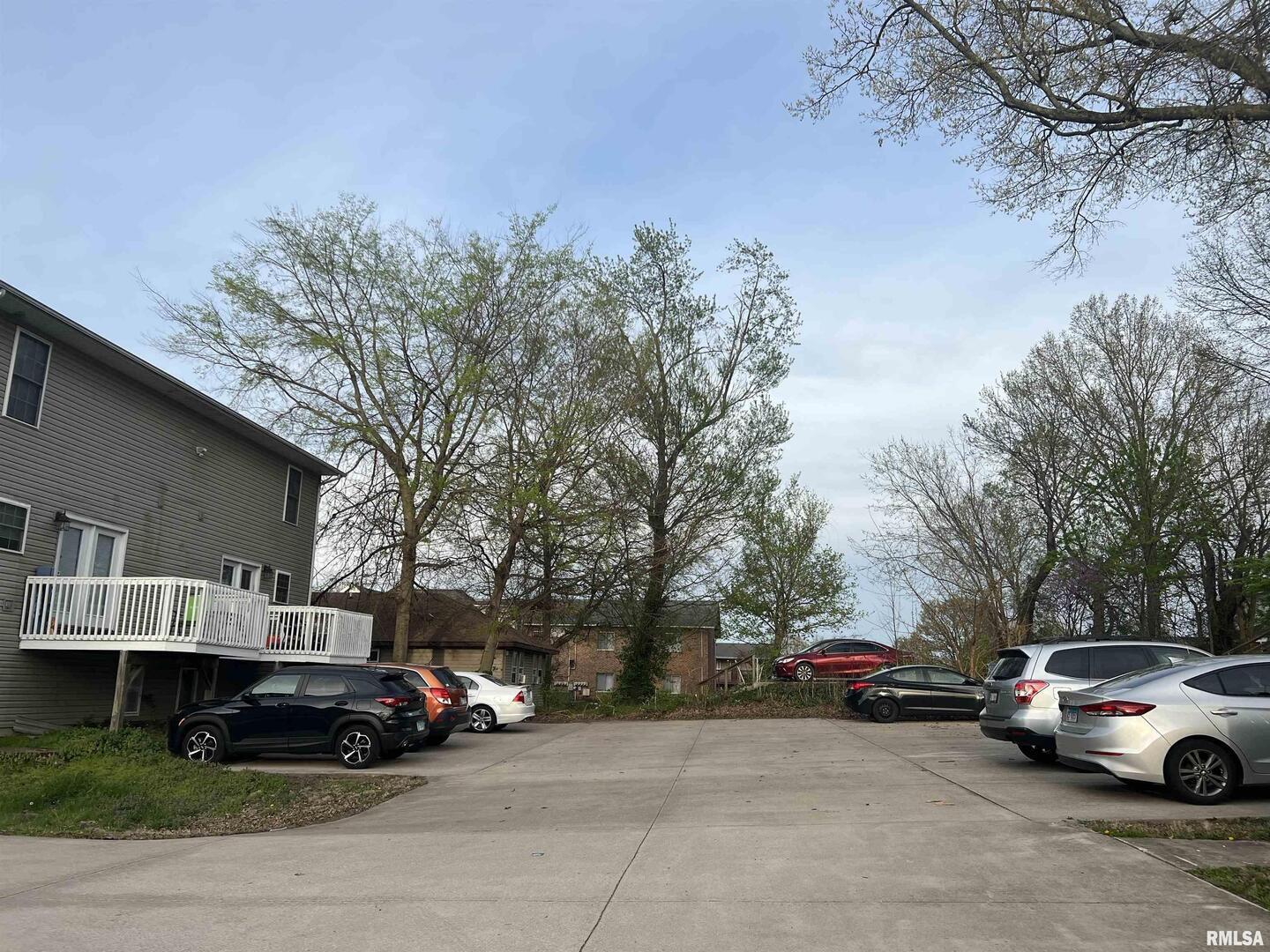 305 & 307 E Mill Street Property Photo 21
