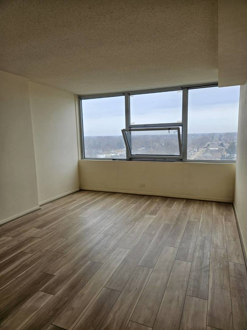 7234 W North Avenue 908 Property Photo 2
