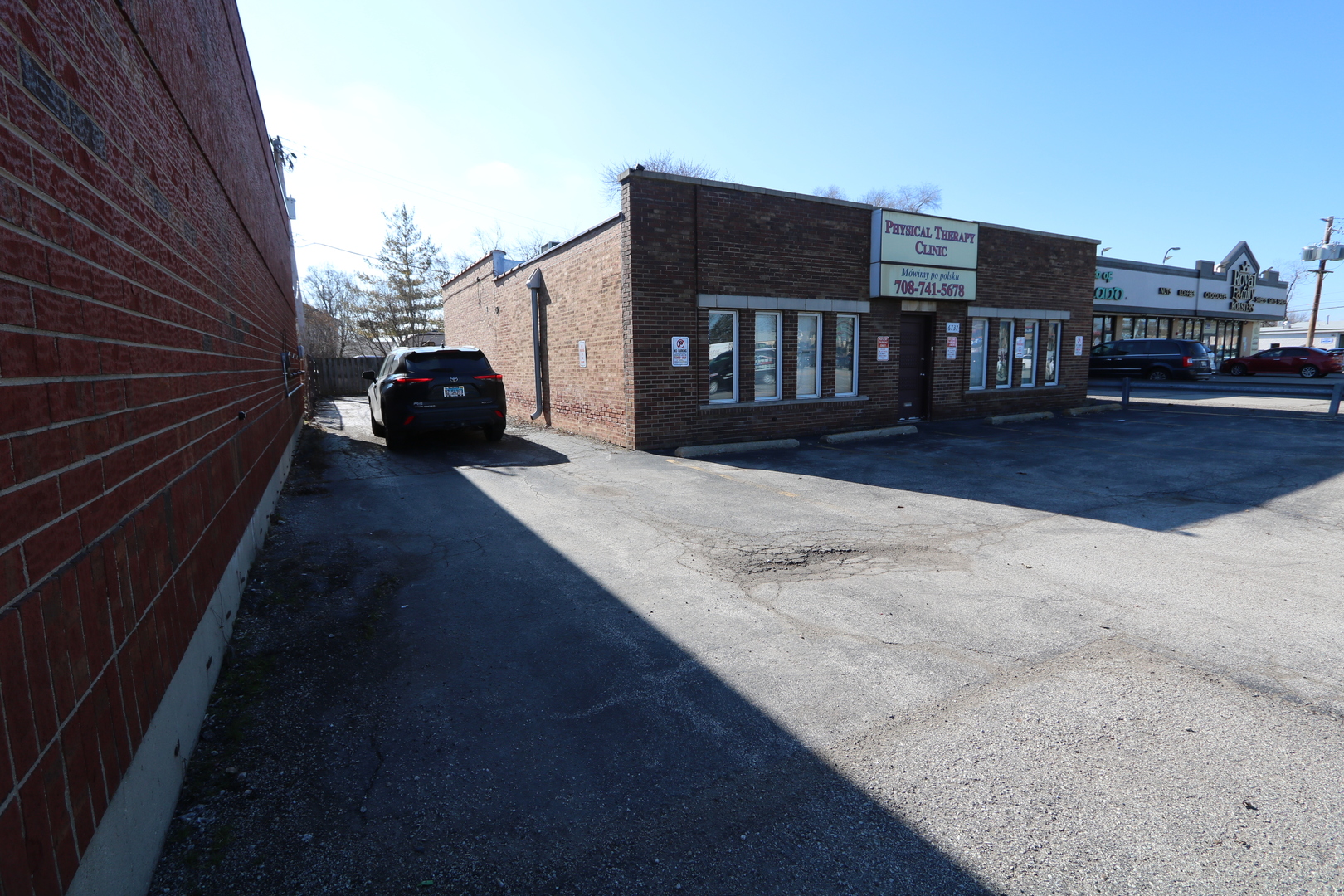 6737 W 95th Street