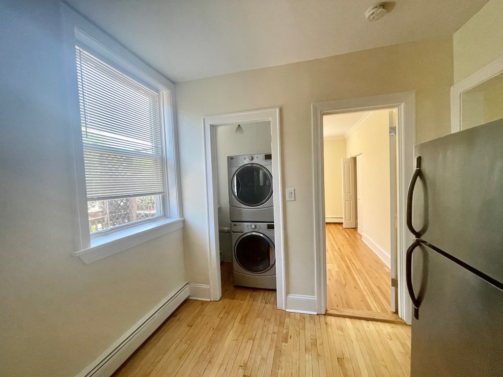 7025 N Damen Avenue 3 Property Photo 4