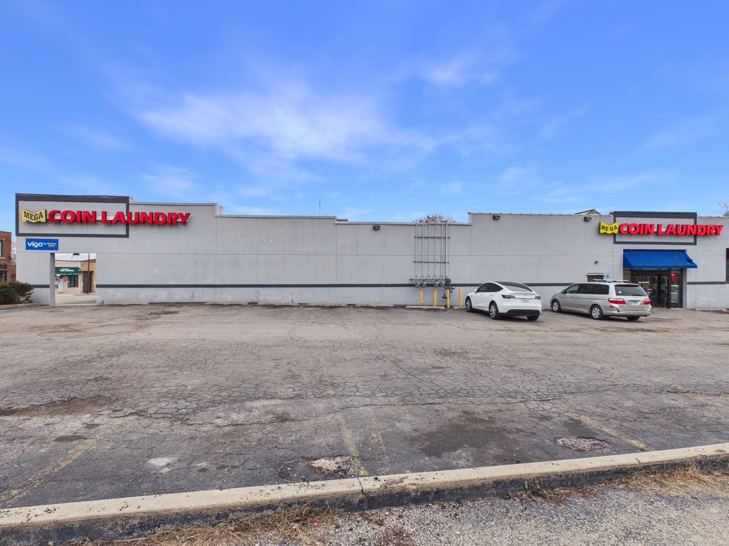 222-232 W Galena Boulevard Property Photo 4