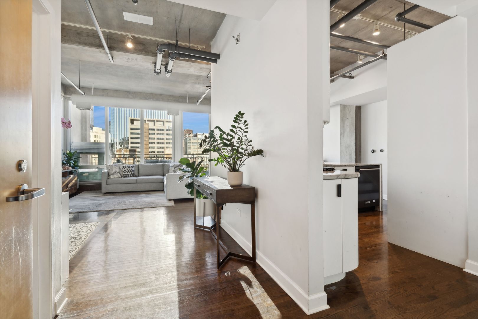 700 W Van Buren Street Ph2 Property Photo 3