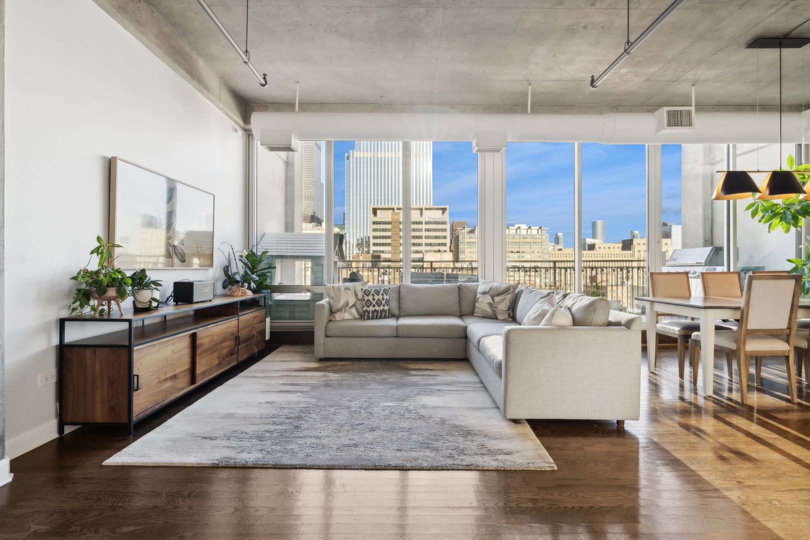 700 W Van Buren Street Ph2 Property Photo 6