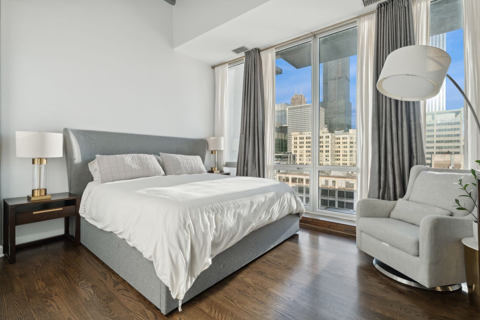 700 W Van Buren Street Ph2 Property Photo 22