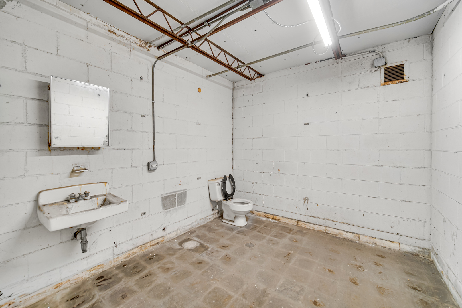 5010 S State Street Property Photo 13